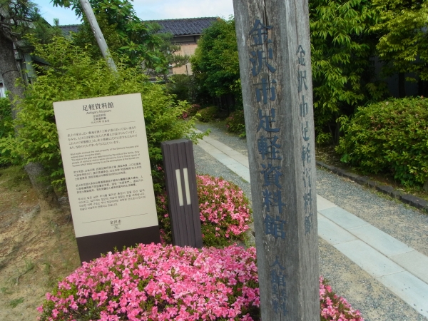 ���y������